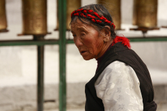 alte Frau in Lhasa
